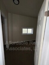 Building Photo - 505 W Maple St