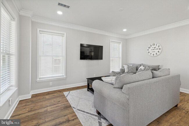 Foto del edificio - 36 Evergreen Ln