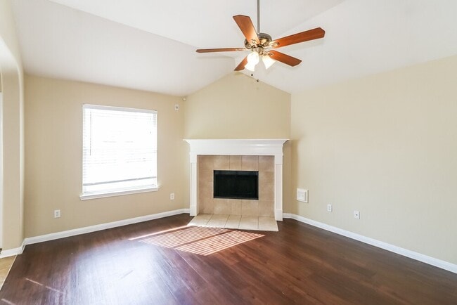 Foto del edificio - 5203 Lost Cove Ln