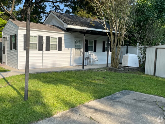 Building Photo - 2021 Penrose Dr
