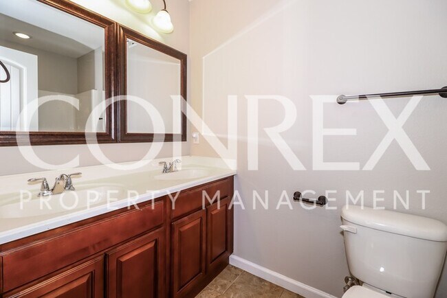 Foto del edificio - Fall in Love w/ this Floorplan at 726 Mimo...