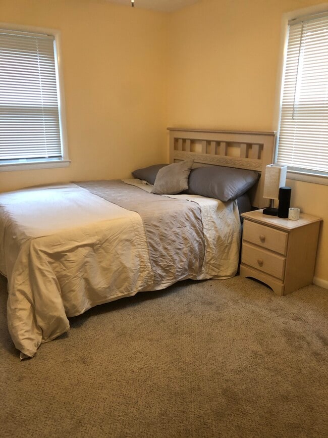 DORMITORIO AMUEBLADO - 5112 Hollywood Rd