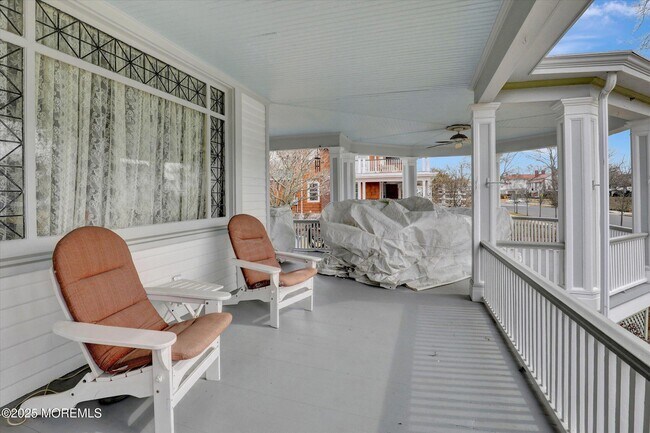 Building Photo - 211 Cedar Ave