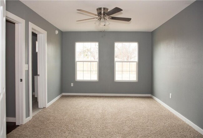 Foto del edificio - WALK TO MCMURRY! 3 bed 2 bath