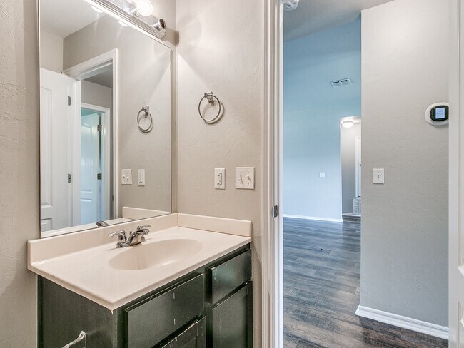Foto del edificio - 2916 Thompson Farm Ln