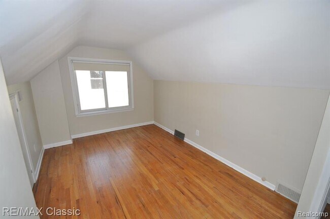 Building Photo - 1208 N Wilson Ave