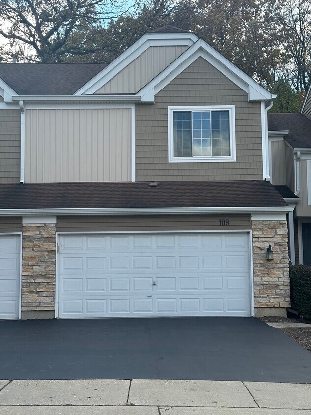 Foto principal - 108 Locksley Dr