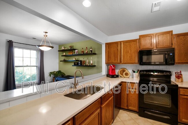 Building Photo - 3302 Selwyn Farms Ln
