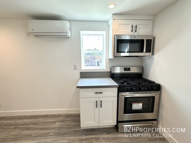 Building Photo - Fully Renovated Studio In Prime Echo Park
