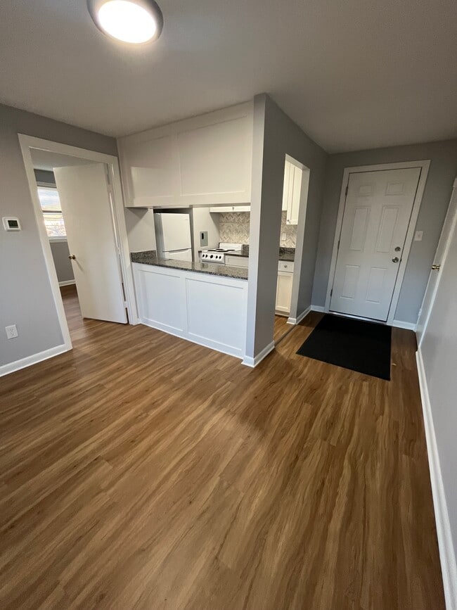 Building Photo - 15 Fairfax Ave