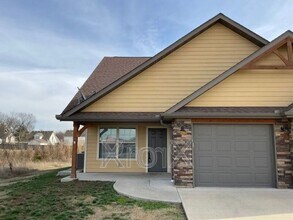 Building Photo - 408 Carson Way