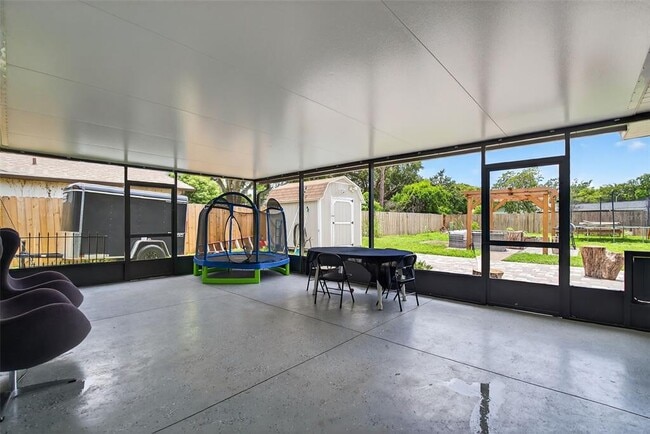 Foto del edificio - 17821 Morninghigh Dr