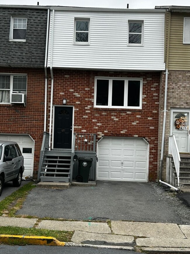 Building Photo - 129 Old Forge Dr