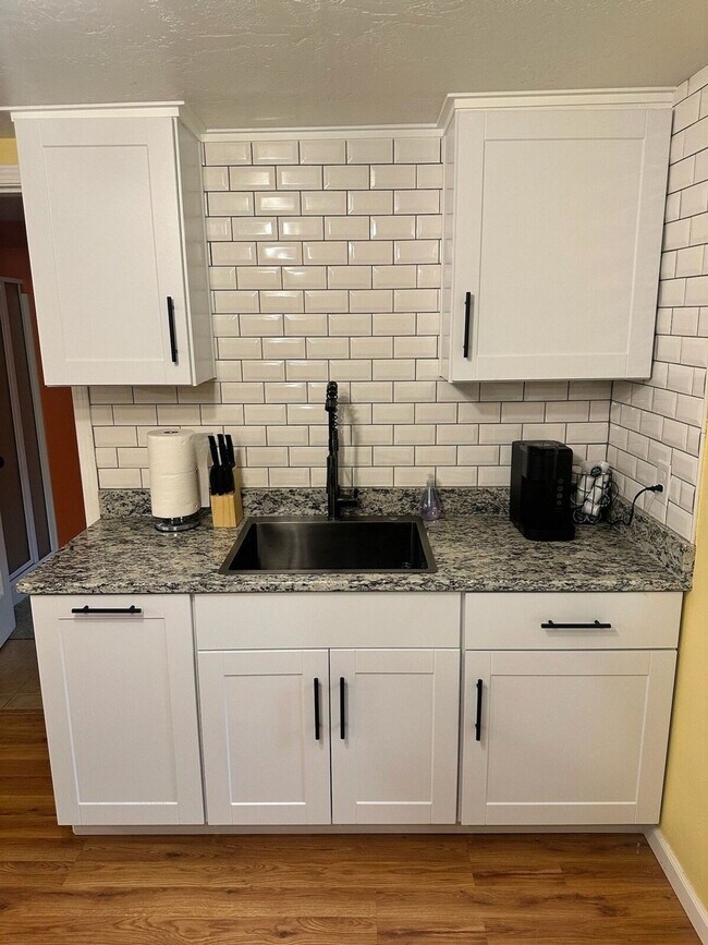 Foto del edificio - 1428 Crown Ave