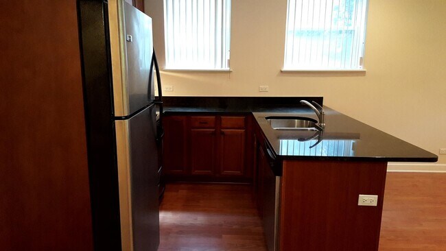 Foto del edificio - 3713 N Kenneth Ave