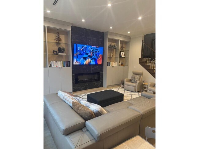 Photo du bâtiment - 15655-1577B 77B Ave