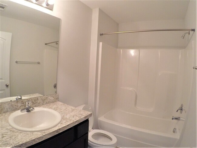 Building Photo - 11 Newport Sq Ct