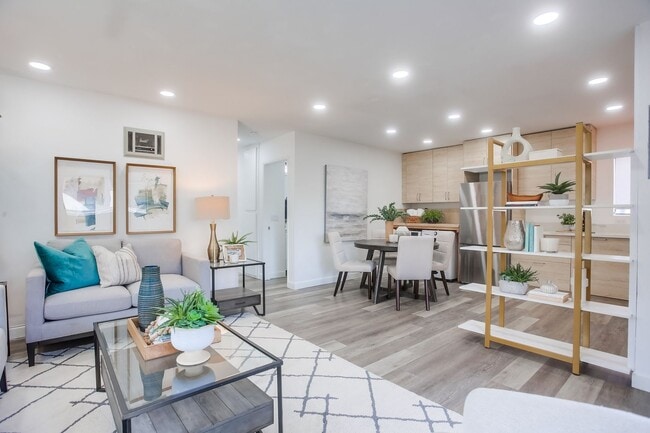 Foto del edificio - Newly Renovated 3BR/2BA Condo in