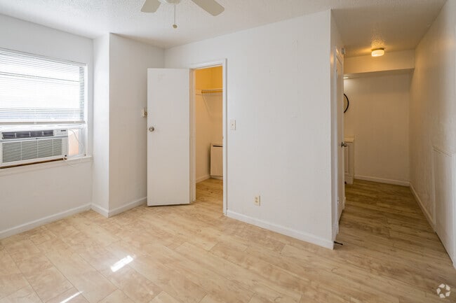 1 habitación, 1 baño - 700 pies cuadrados - Dormitorio - The Apartments at Melrose Place