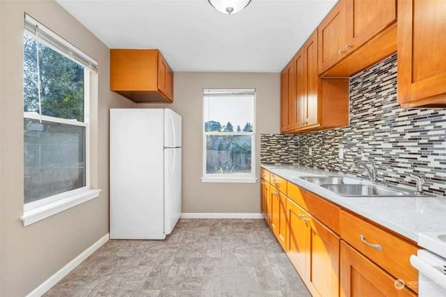 Foto del edificio - 1506-1506 110th St S