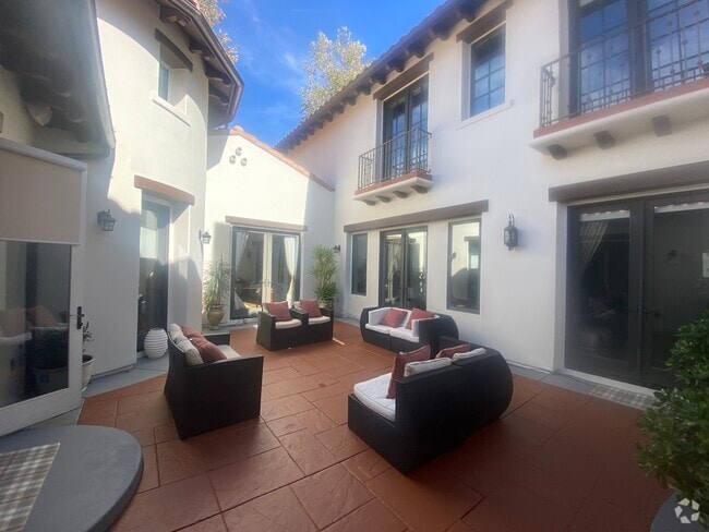 Building Photo - 4030 Prado De La Mariposa