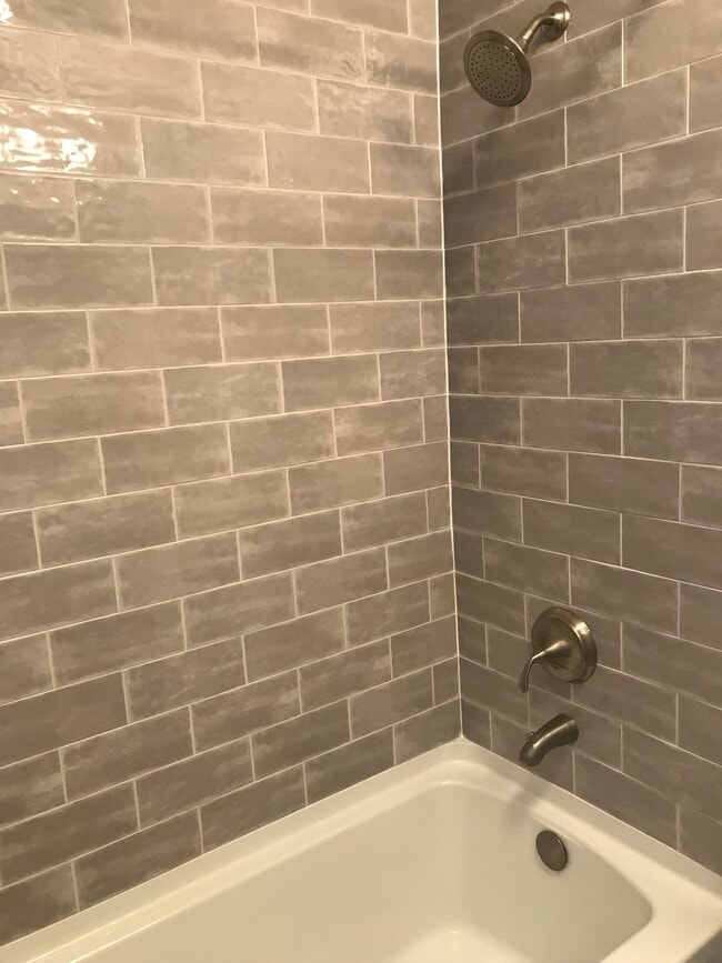 Bathroom - 3657 N Hoyne Ave