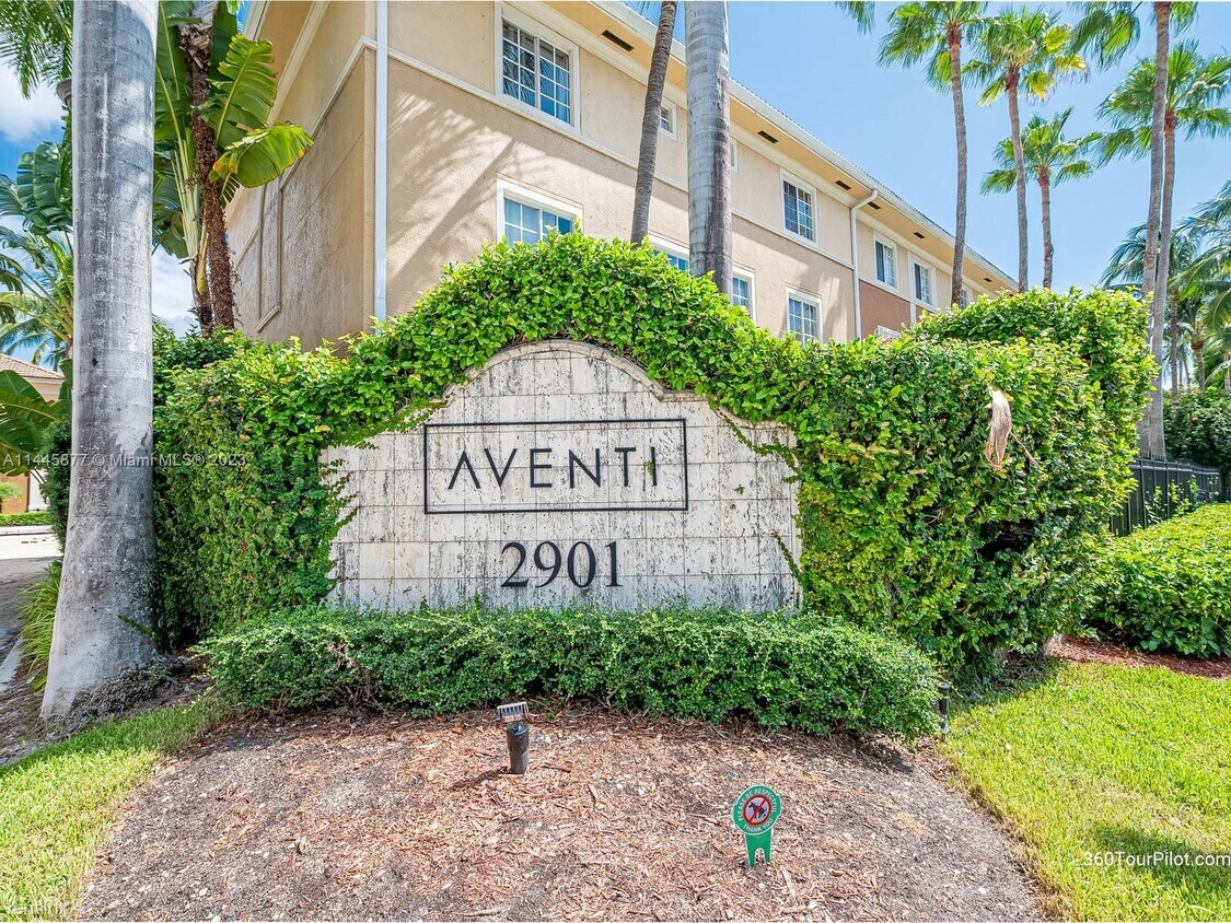 Foto principal - 3 br, 2 bath House - 2821 NE 185th St Apt 404
