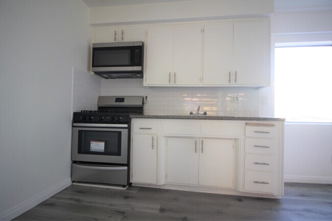 Building Photo - 7121 Woodman Ave