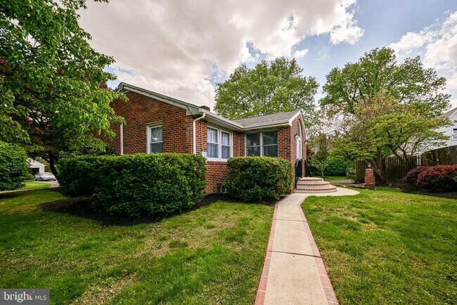 Building Photo - 519 Springhill Ave