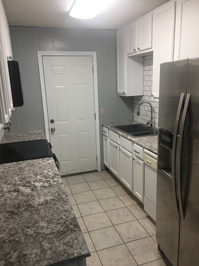 1010 N Sunny Hill Dr, Pineville, LA 71360 Townhome Rentals in