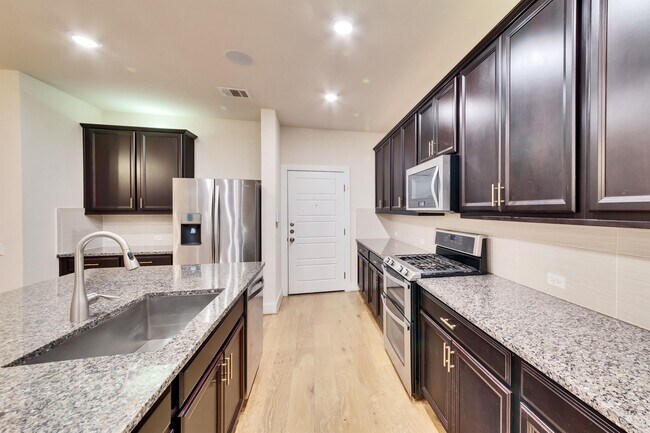 Building Photo - 7506 Belfair Ter