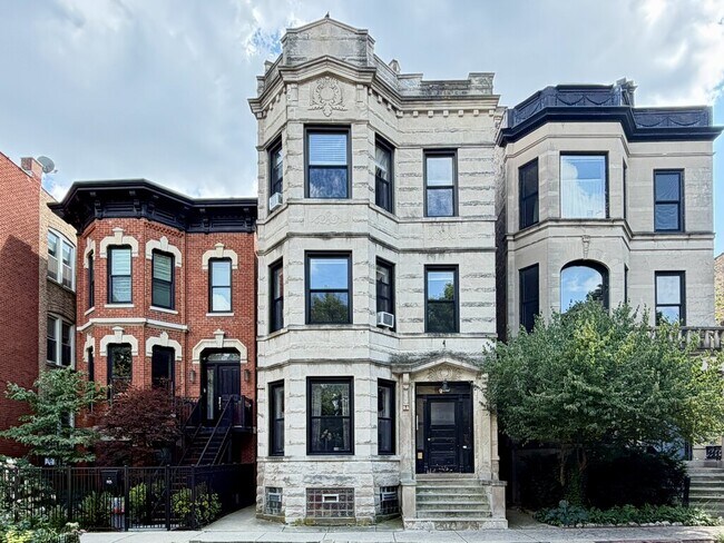 Building Photo - 1927 W Schiller St