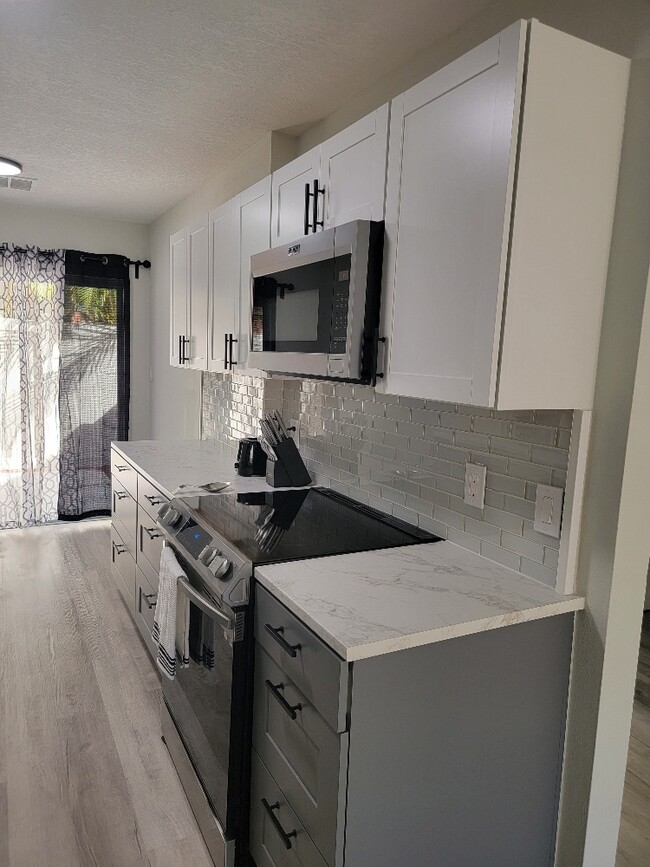 Foto del edificio - 2056 Sunset Point Rd