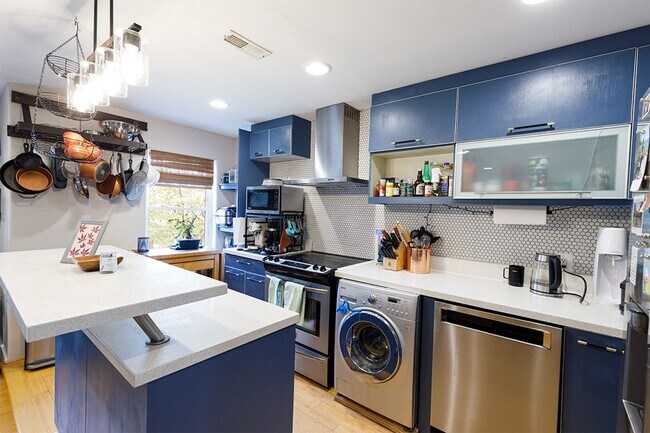 Foto del edificio - 1220 Holbrook Terrace NE