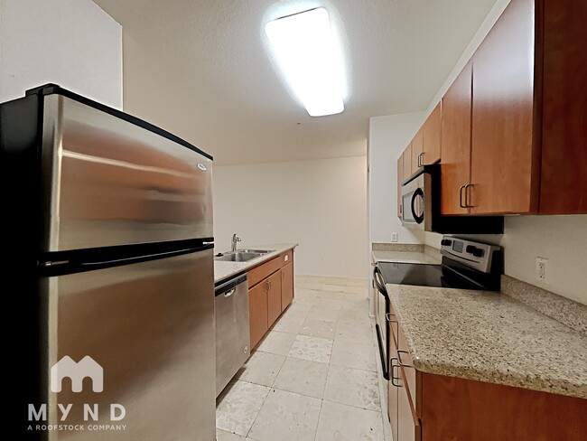 Building Photo - 5302 E Van Buren St Apt 1015