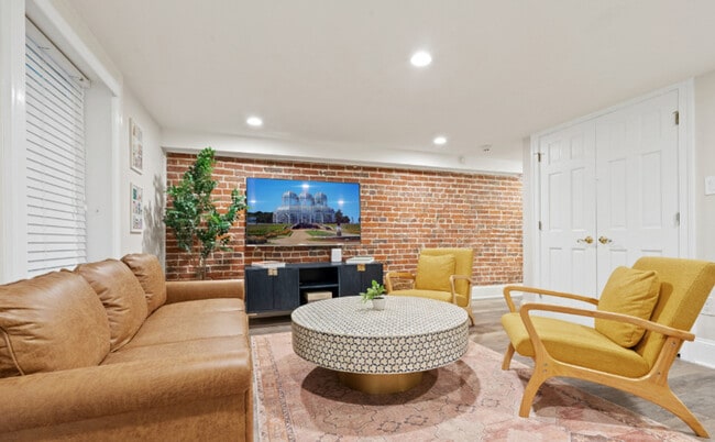 Building Photo - 2126 O St NW
