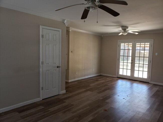 Building Photo - 805 Lamar