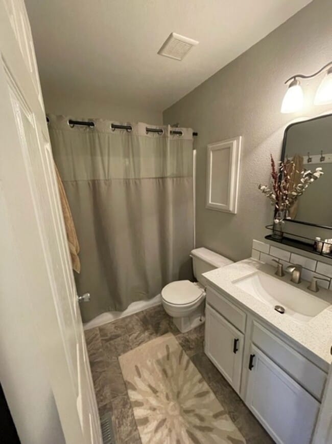 Foto del edificio - Davis Park Split Level Home (APP#162)