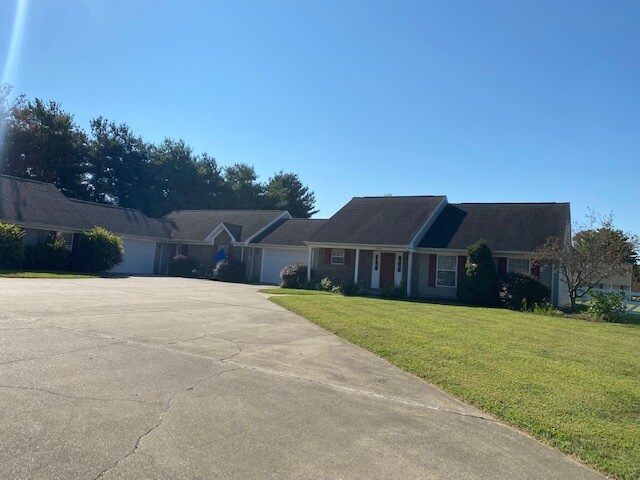 Building Photo - 2928 E Shetland Dr