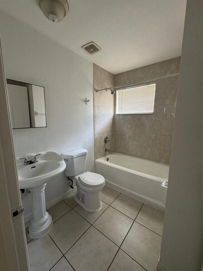Foto del edificio - 240 NW 56th St
