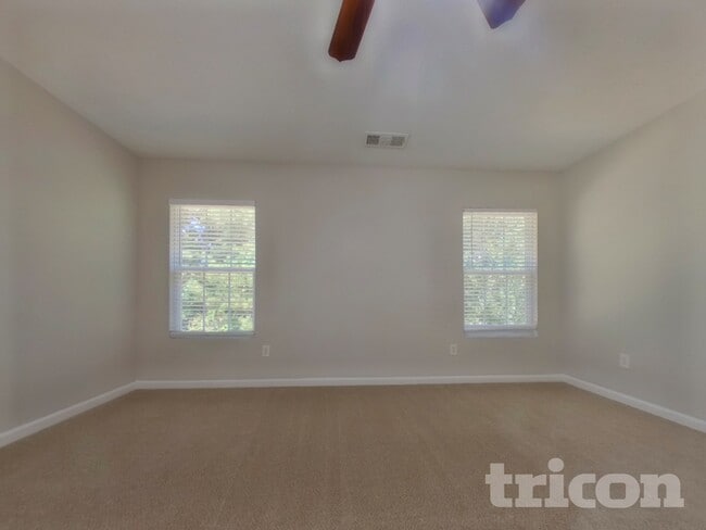 Foto del edificio - 401 Silver Spring St