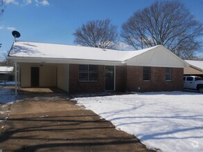 Building Photo - 2635 Southbridge Dr