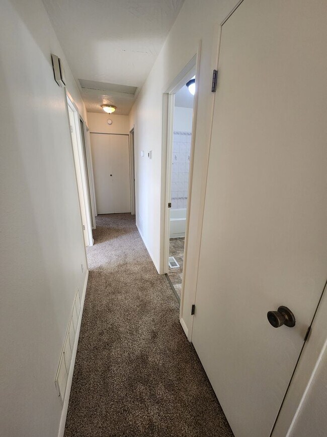 Foto del edificio - SINGLE FAMILY HOME ON HILLCREST (APP#72)