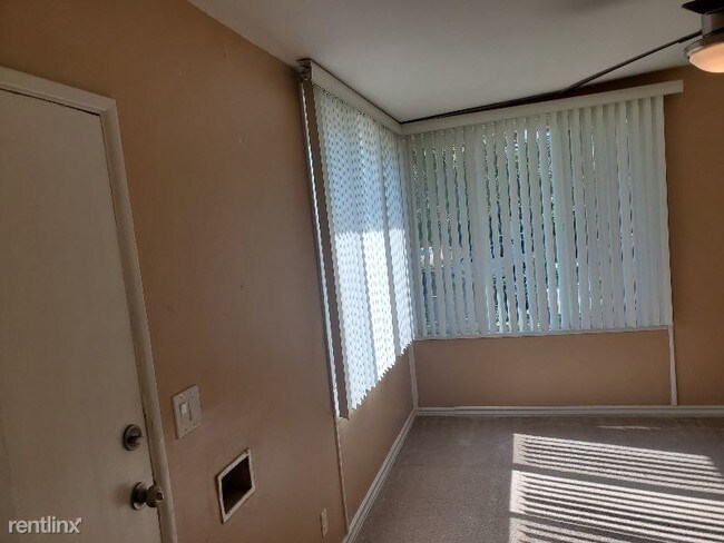Building Photo - 1 br, 1 bath Apartment - 1750 gladys ave