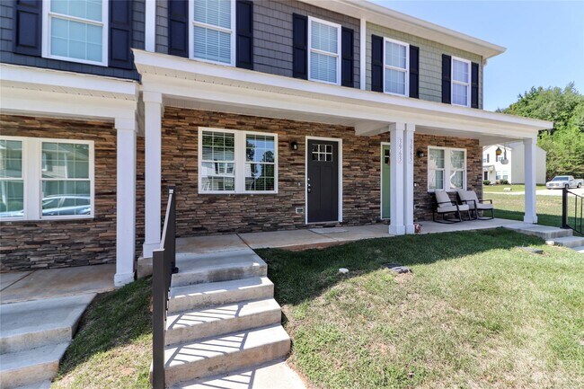 Building Photo - 3963 Hemingway Dr NW