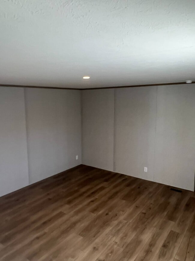 Building Photo - 200 E Zora St