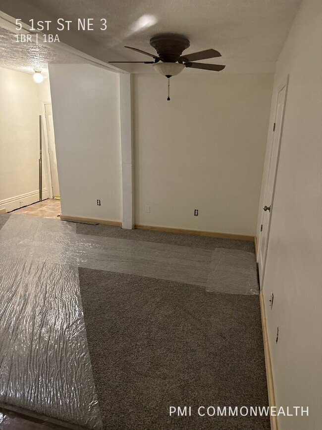 Building Photo - 1 Bed / 1 Bath Apartment (Available 4/10/25)