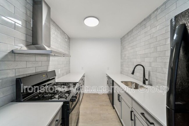 Foto del edificio - 4523 E 31st St