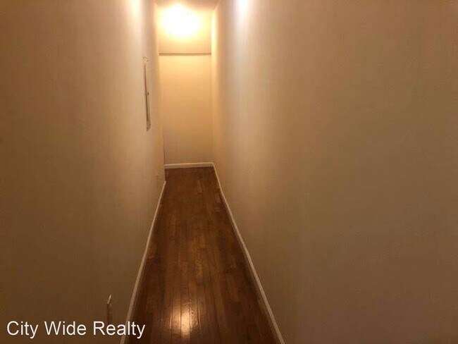 Building Photo - 3 br, 1 bath House - 532 South 52nd Street