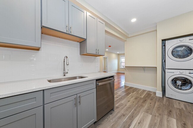 Foto del edificio - Luxurious Oak Sq. 3-Bed/1Ba; Washer/Dryer in Unit